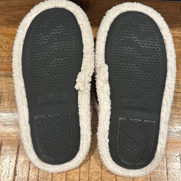 New kids slippers - Picture 2 of 2